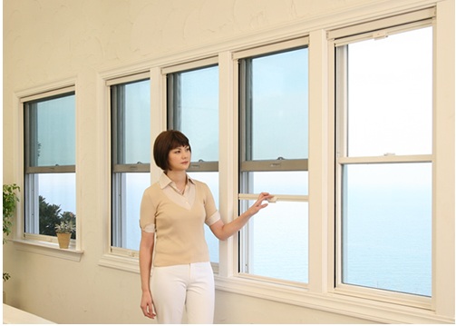 Cửa lưới chống muỗi tự cuốn phù hợp lắp cho cửa sổ