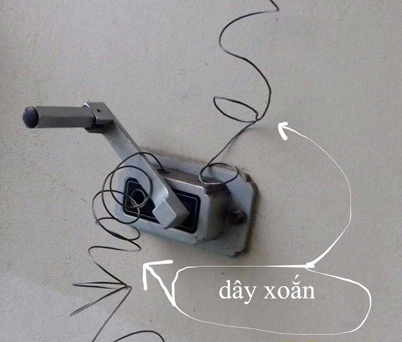 Dây cáp giàn phơi bị xoắn